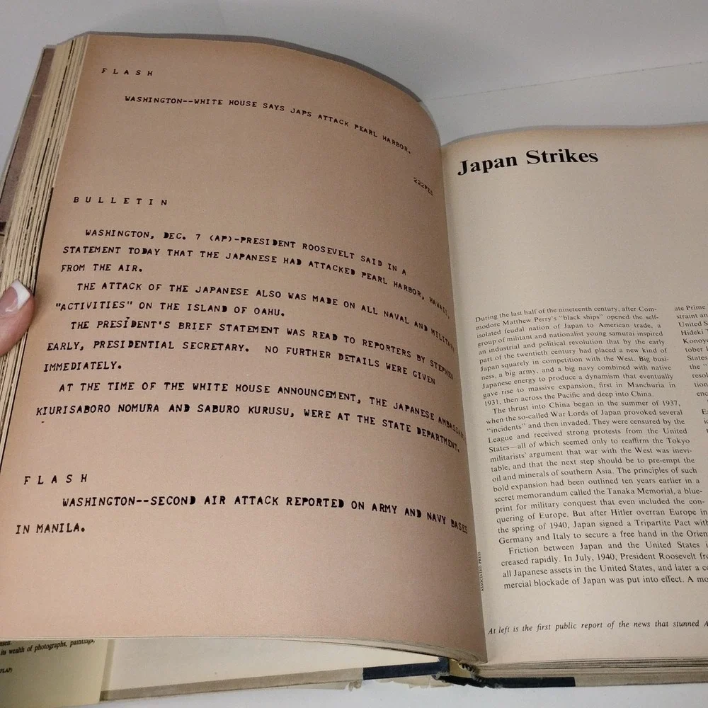 American Heritage Picture History of WWII‎ by Sulzberger ( 1966 )
